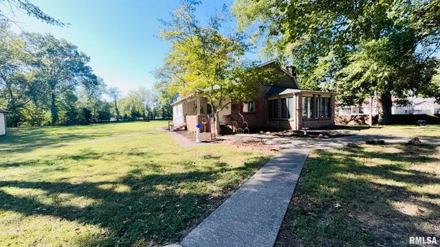 601 1ST Street, Benton, IL 62812