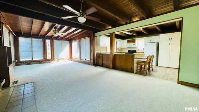 601 1ST Street, Benton, IL 62812