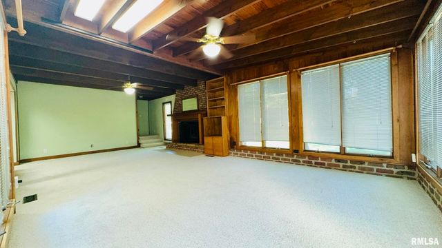 601 1ST Street, Benton, IL 62812