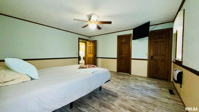 601 1ST Street, Benton, IL 62812