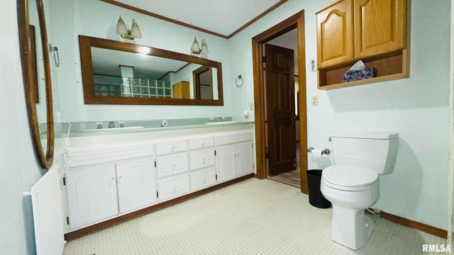 601 1ST Street, Benton, IL 62812