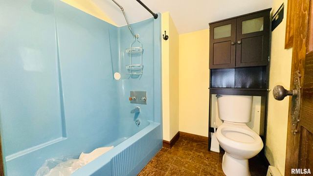 601 1ST Street, Benton, IL 62812