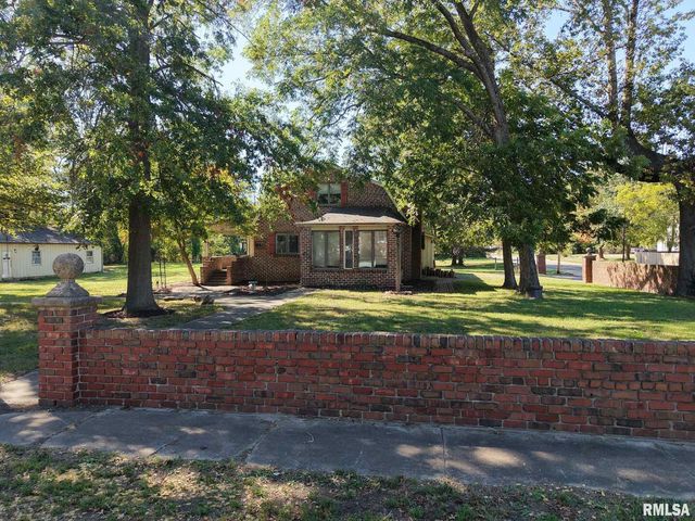 601 1ST Street, Benton, IL 62812