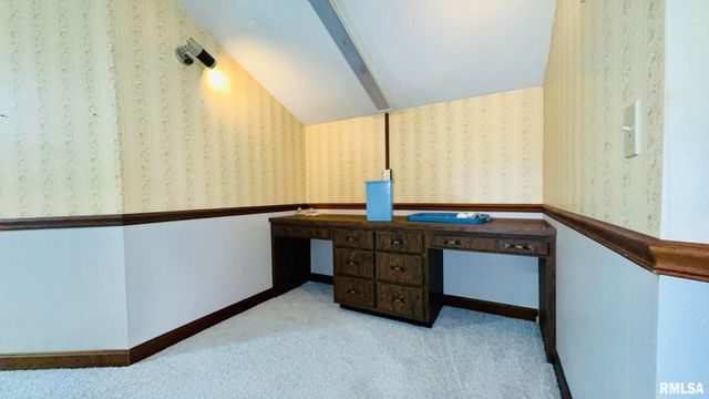 601 1ST Street, Benton, IL 62812