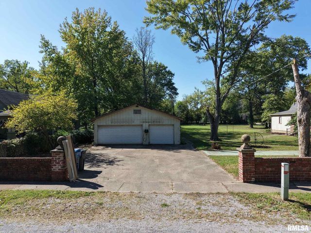 601 1ST Street, Benton, IL 62812