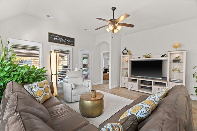 617 Antswood Drive, Fort Worth, TX 76108