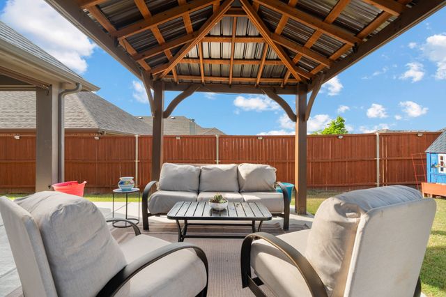 617 Antswood Drive, Fort Worth, TX 76108