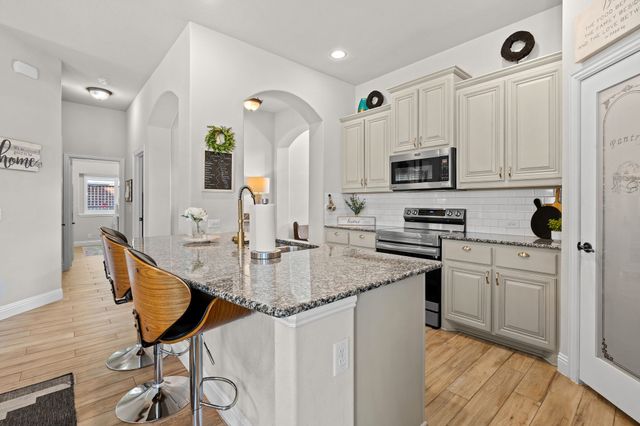 617 Antswood Drive, Fort Worth, TX 76108