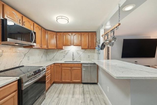 1471 Braley Rd 4, New Bedford, MA 02745