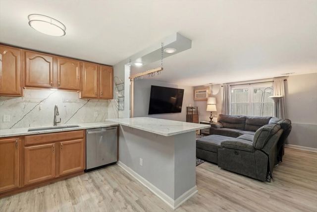 1471 Braley Rd 4, New Bedford, MA 02745