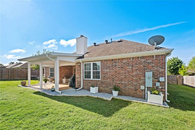 408 Ridgemont Avenue, Lowell, AR 72745