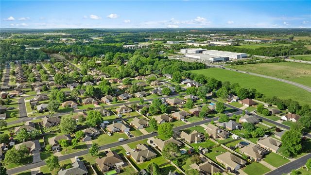 408 Ridgemont Avenue, Lowell, AR 72745