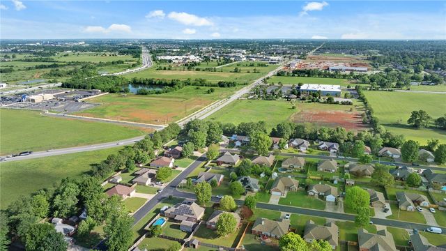 408 Ridgemont Avenue, Lowell, AR 72745