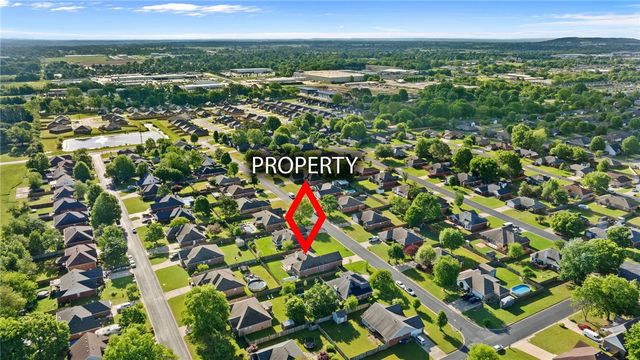 408 Ridgemont Avenue, Lowell, AR 72745