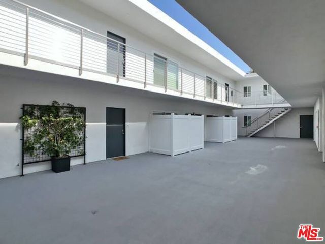 1900 SILVER 106, Los Angeles, CA 90039