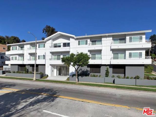 1900 SILVER 106, Los Angeles, CA 90039