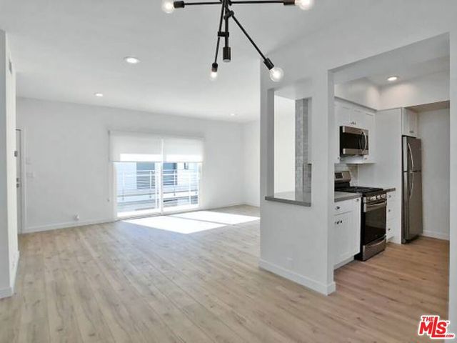 1900 SILVER 106, Los Angeles, CA 90039