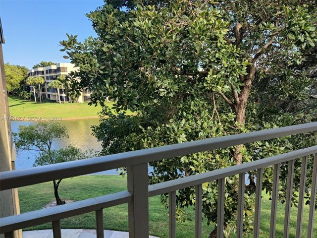 1865 Palm Cove Blvd 9-305, Delray Beach, FL 33445