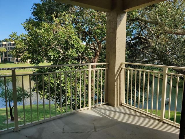 1865 Palm Cove Blvd 9-305, Delray Beach, FL 33445