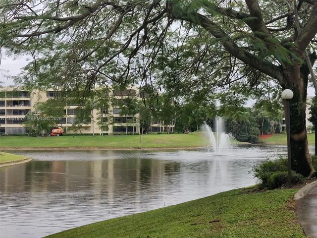 1865 Palm Cove Blvd 9-305, Delray Beach, FL 33445