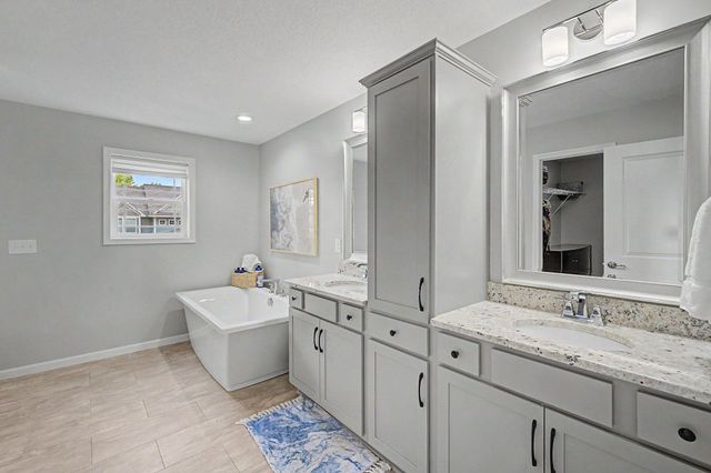 6694 Lakeview Circle NE, Albertville, MN 55301