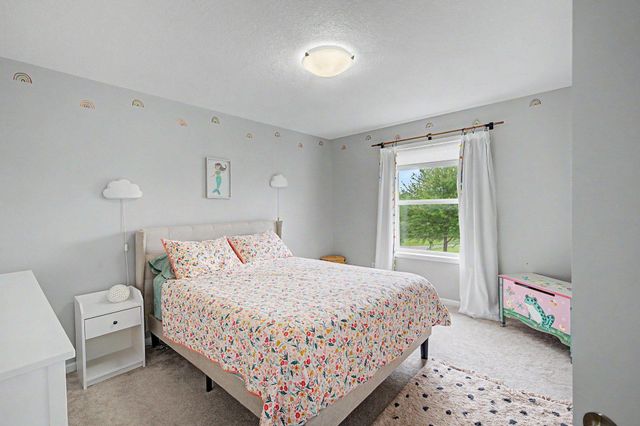 6694 Lakeview Circle NE, Albertville, MN 55301