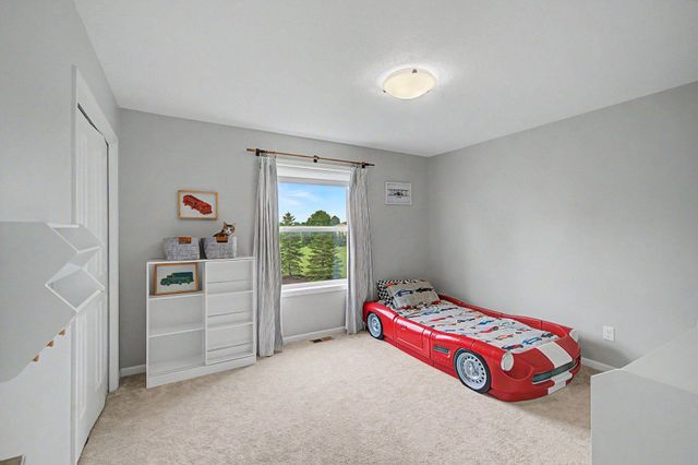 6694 Lakeview Circle NE, Albertville, MN 55301