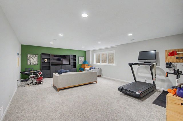 6694 Lakeview Circle NE, Albertville, MN 55301