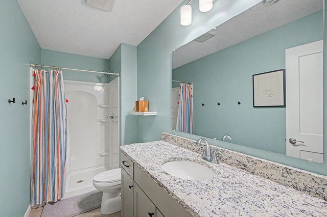 6694 Lakeview Circle NE, Albertville, MN 55301