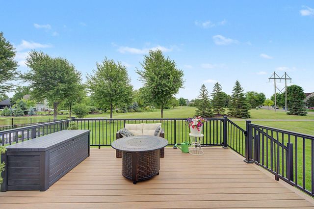 6694 Lakeview Circle NE, Albertville, MN 55301