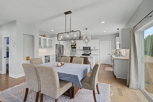 6694 Lakeview Circle NE, Albertville, MN 55301