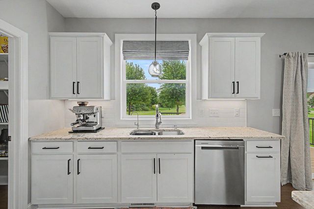 6694 Lakeview Circle NE, Albertville, MN 55301