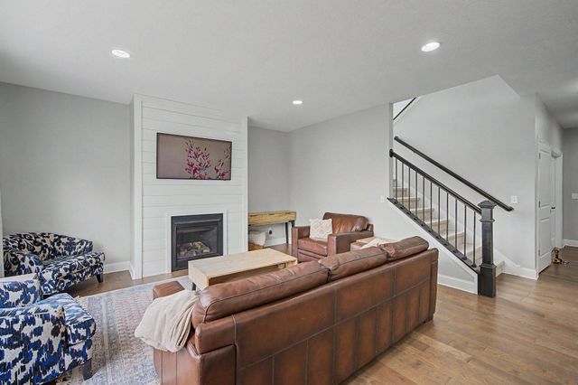 6694 Lakeview Circle NE, Albertville, MN 55301