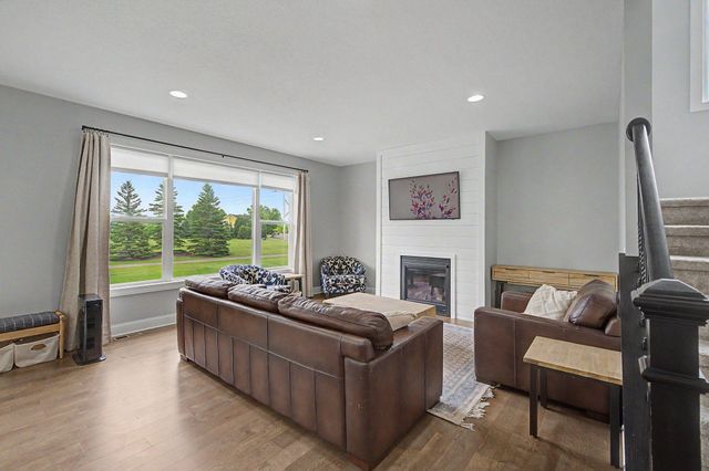 6694 Lakeview Circle NE, Albertville, MN 55301