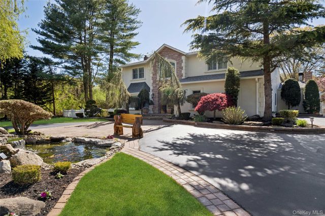 70 Laurel Court, Laurel Hollow, NY 11791