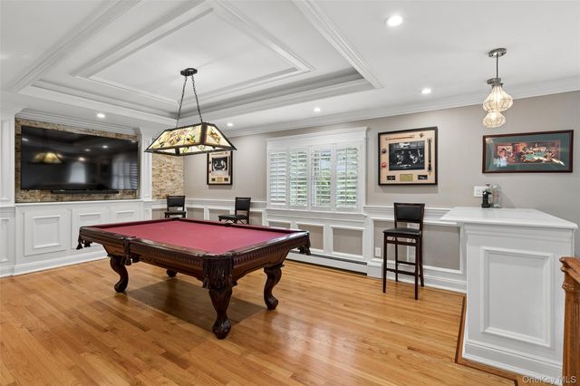 70 Laurel Court, Laurel Hollow, NY 11791