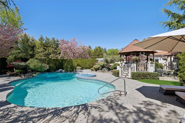 70 Laurel Court, Laurel Hollow, NY 11791