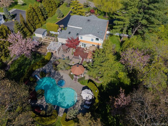 70 Laurel Court, Laurel Hollow, NY 11791
