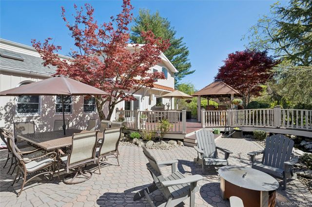 70 Laurel Court, Laurel Hollow, NY 11791