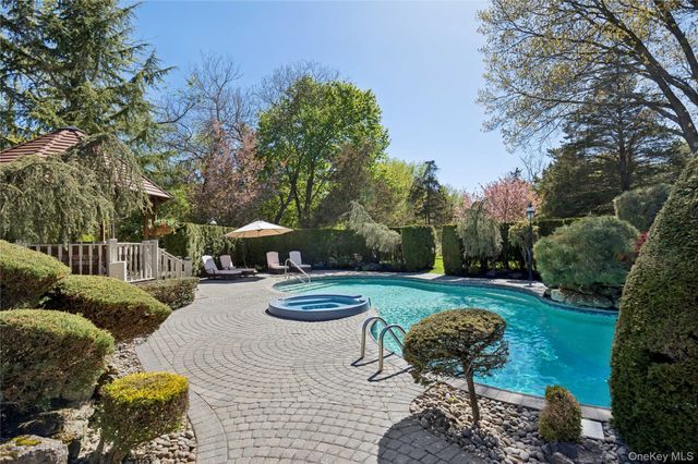 70 Laurel Court, Laurel Hollow, NY 11791