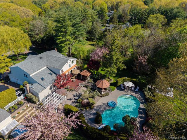70 Laurel Court, Laurel Hollow, NY 11791