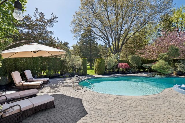 70 Laurel Court, Laurel Hollow, NY 11791
