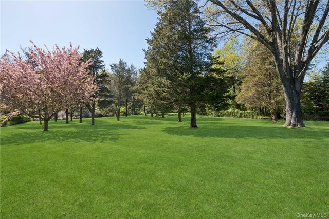 70 Laurel Court, Laurel Hollow, NY 11791