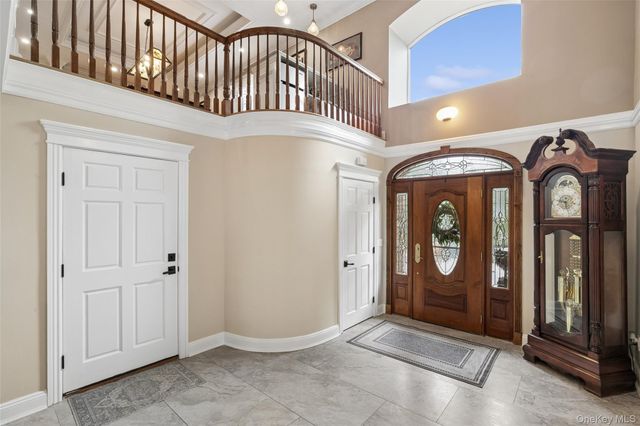 70 Laurel Court, Laurel Hollow, NY 11791