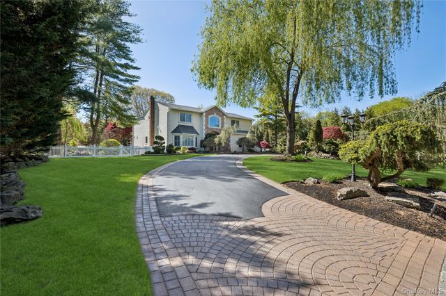 70 Laurel Court, Laurel Hollow, NY 11791