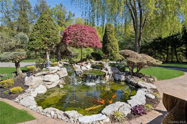 70 Laurel Court, Laurel Hollow, NY 11791