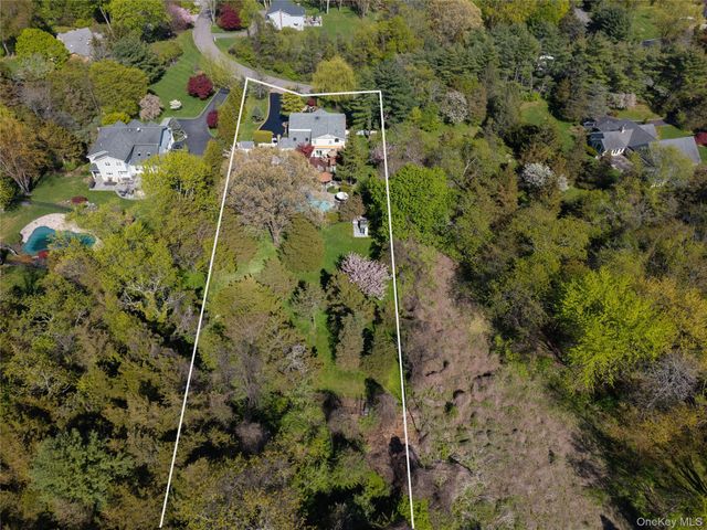 70 Laurel Court, Laurel Hollow, NY 11791