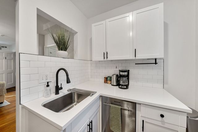 102 Revere St 1A, Boston, MA 02114