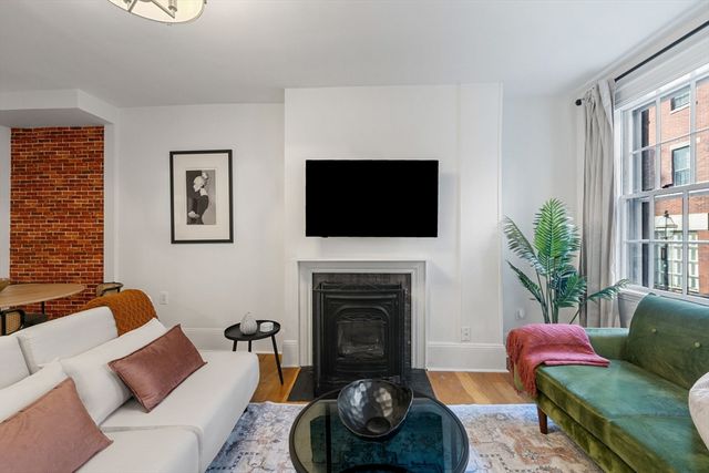 102 Revere St 1A, Boston, MA 02114