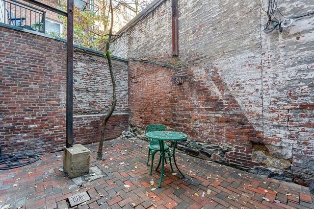102 Revere St 1A, Boston, MA 02114